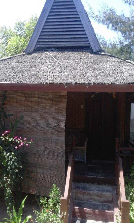 Coral Beach Pizza Cottages Gili Trawangan Zimmer foto